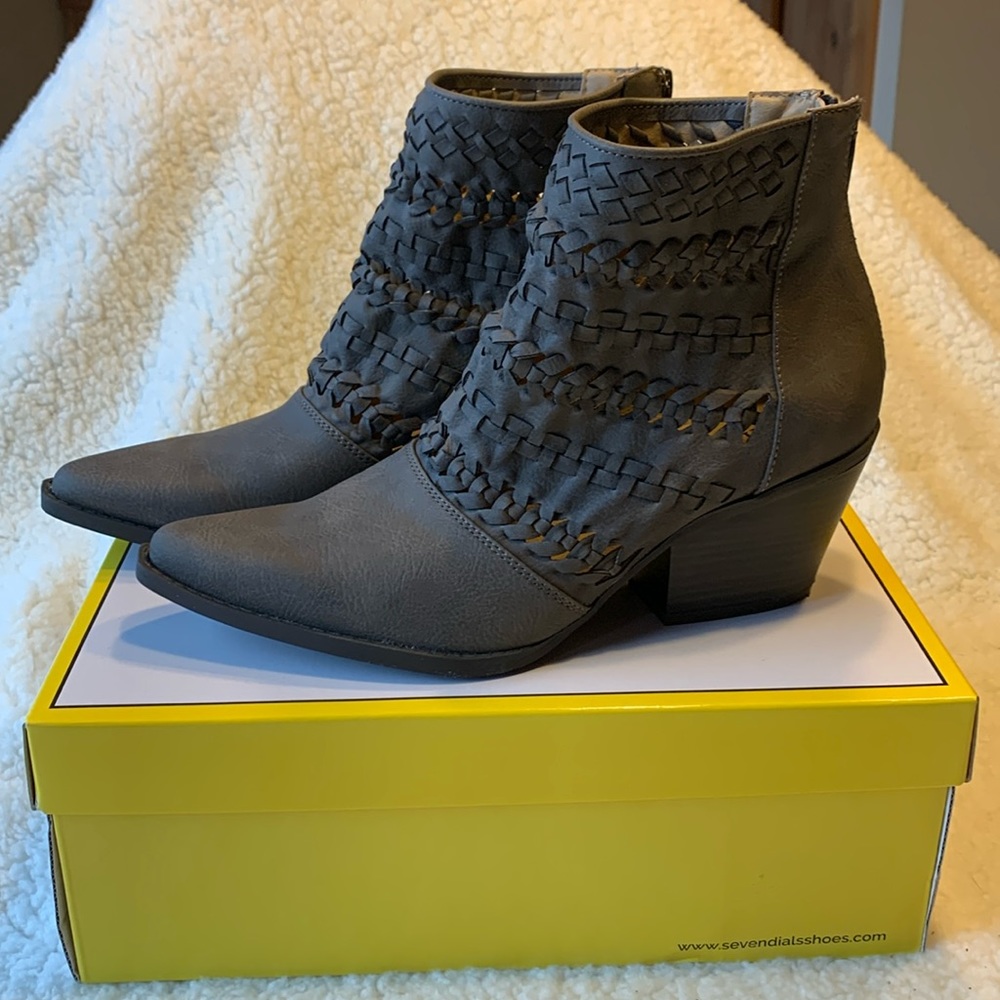 NIB Seven Dials booties.